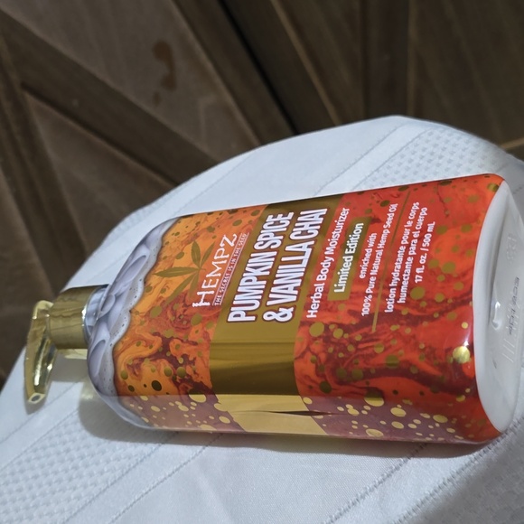 NIP Hempz Pumpkin Spice & Vanilla Chai Herbal Body Moisturizer Limited  Edition - Picture 6 of 7